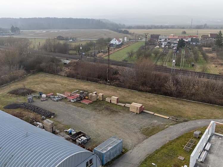 Pronájem komerčního pozemku 1 180 m²
