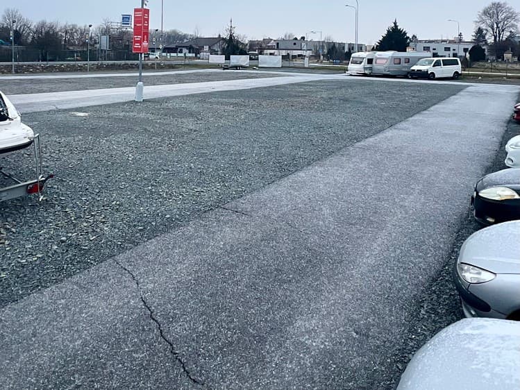 Pronájem komerčního pozemku 2 100 m²