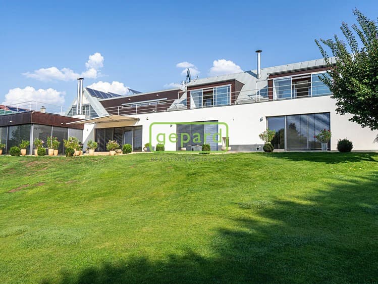 Prodej kanceláře 636 m²