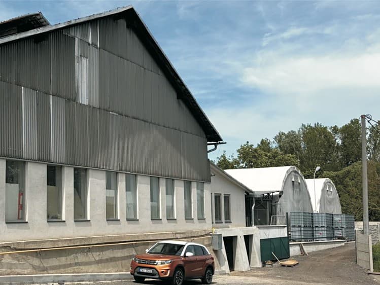Prodej výrobní haly, prostoru 4 500 m²