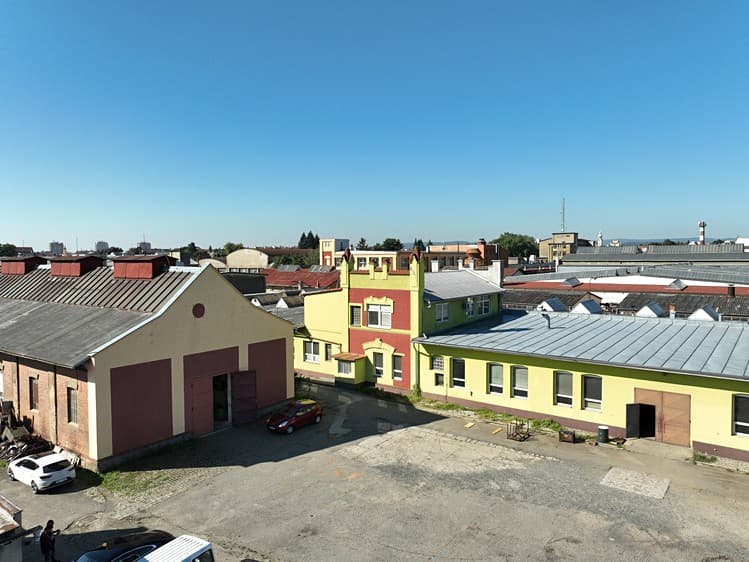 Prodej výrobní haly, prostoru 3 555 m²