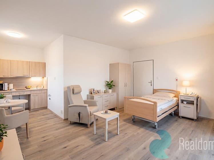 Prodej komerční nemovitosti 1 325 m²