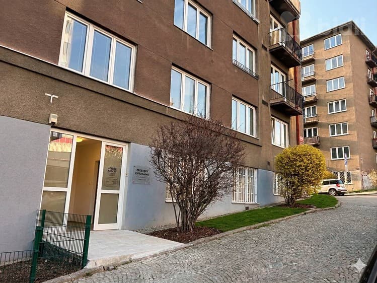 Pronájem obchodního prostoru 92 m²