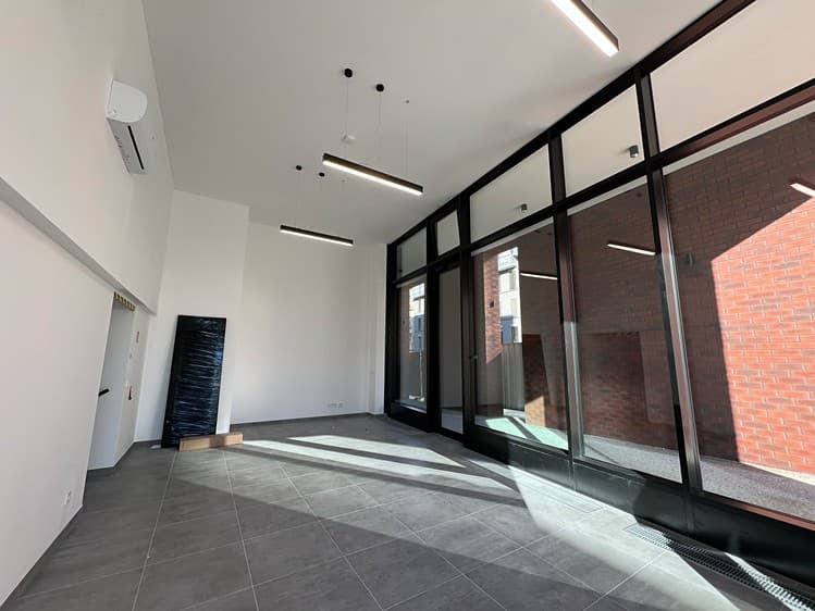 Pronájem obchodního prostoru 88 m²