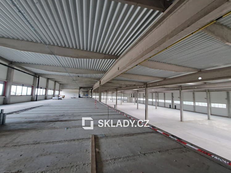 Pronájem skladového prostoru 1 700 m²