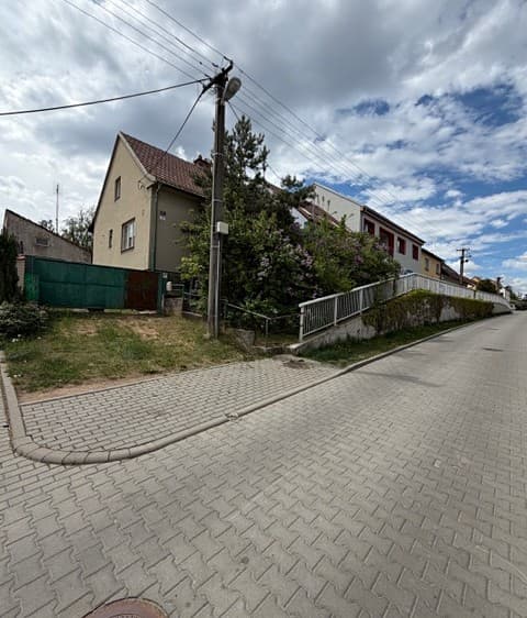 Prodej rodinného domu 203 m², pozemek 1 000 m²