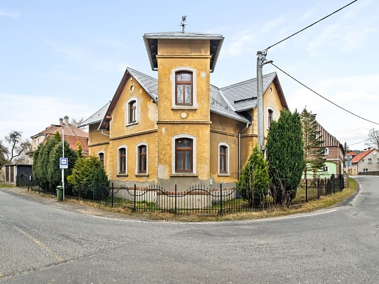Prodej rodinného domu 329 m², pozemek 687 m²