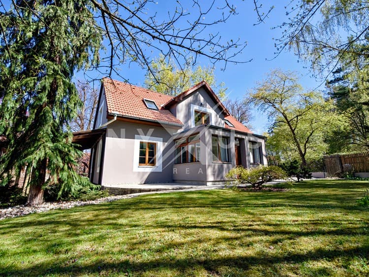 Prodej rodinného domu 172 m², pozemek 1 382 m²