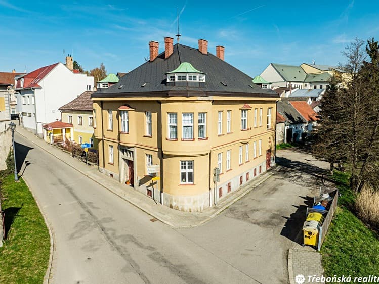 Prodej rodinného domu 980 m², pozemek 287 m²