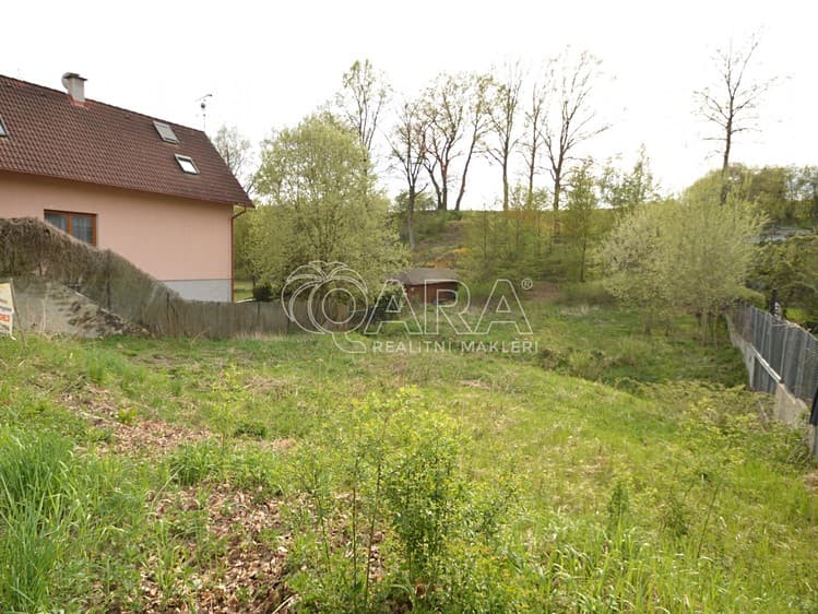 Prodej stavebního pozemku 1 348 m²