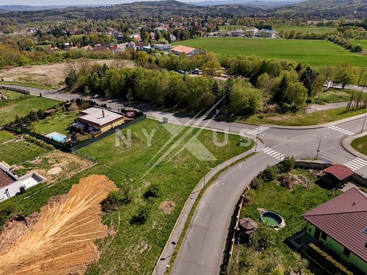 Prodej stavebního pozemku 1 329 m²