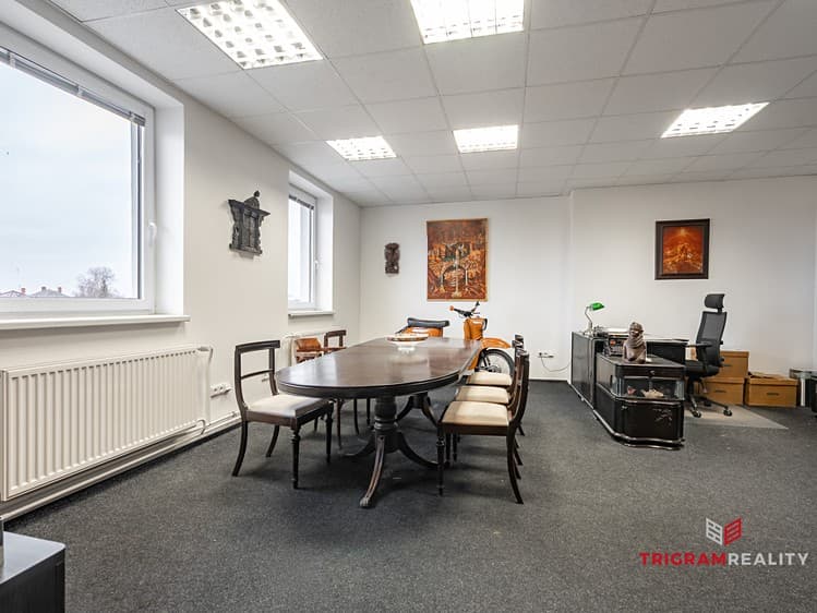 Pronájem kanceláře 243 m²