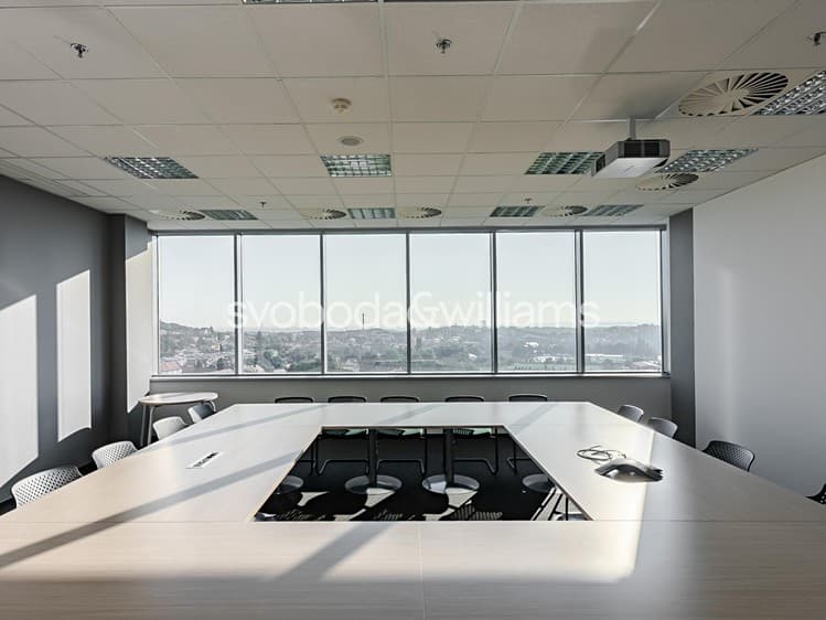 Pronájem kanceláře 898 m²