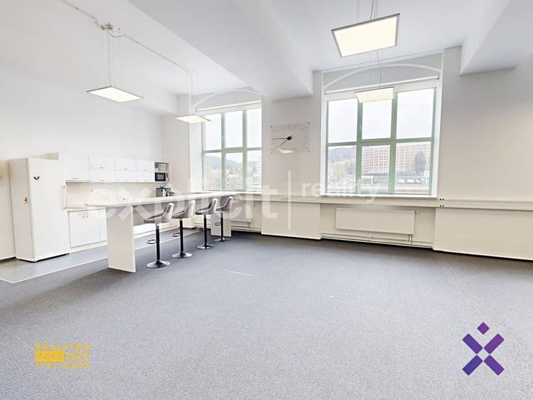 Pronájem kanceláře 421 m²