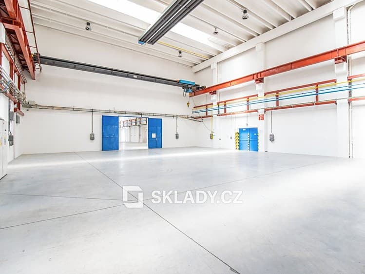 Pronájem skladového prostoru 2 500 m²