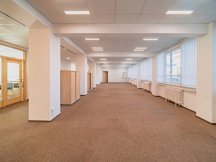 Pronájem kanceláře 260 m²