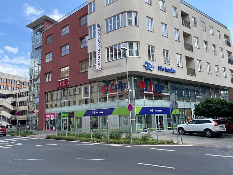 Pronájem kanceláře 273 m²