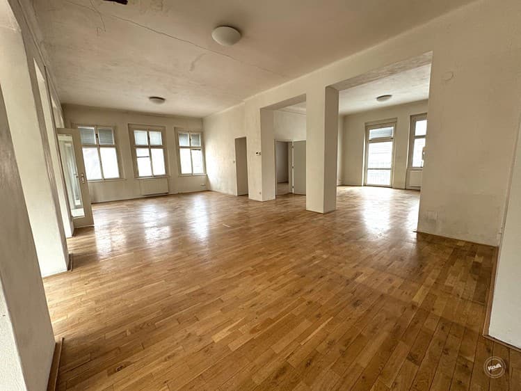 Pronájem kanceláře 183 m²