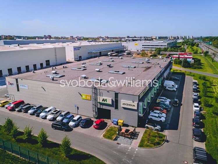 Pronájem skladového prostoru 1 359 m²