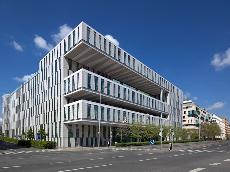 Pronájem kanceláře 440 m²