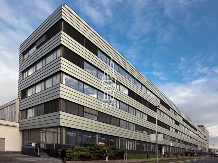 Pronájem kanceláře 630 m²