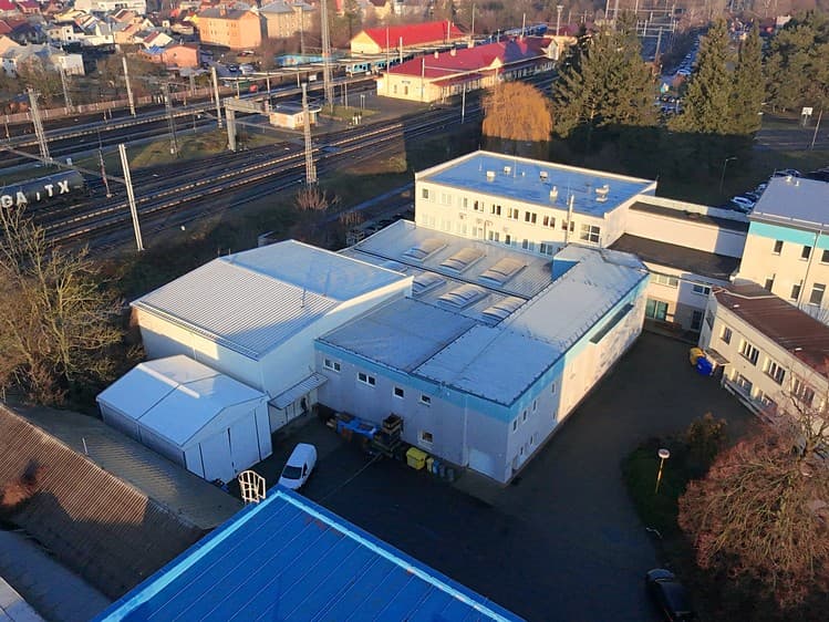 Pronájem výrobní haly, prostoru 1 469 m²
