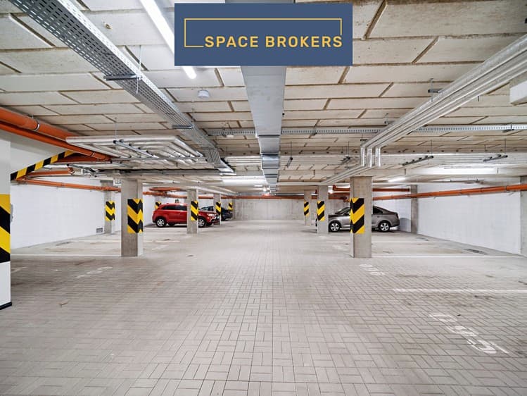 Pronájem garážového stání 15 m²