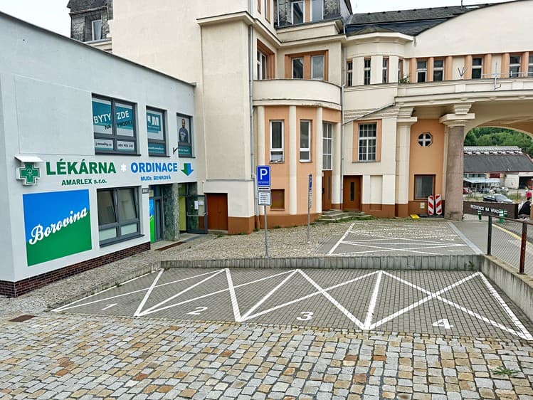 Pronájem garážového stání 13 m²