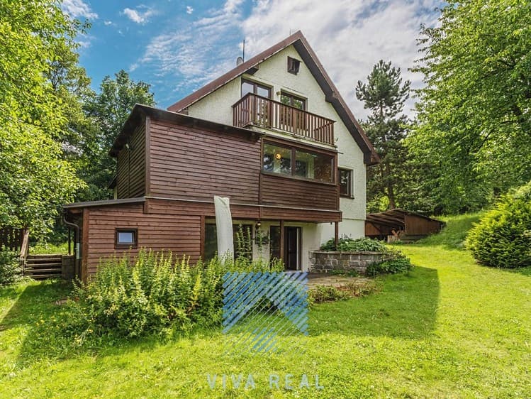 Prodej rodinného domu 337 m², pozemek 1 675 m²