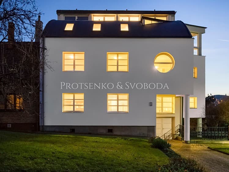 Prodej vily 530 m², pozemek 1 395 m²