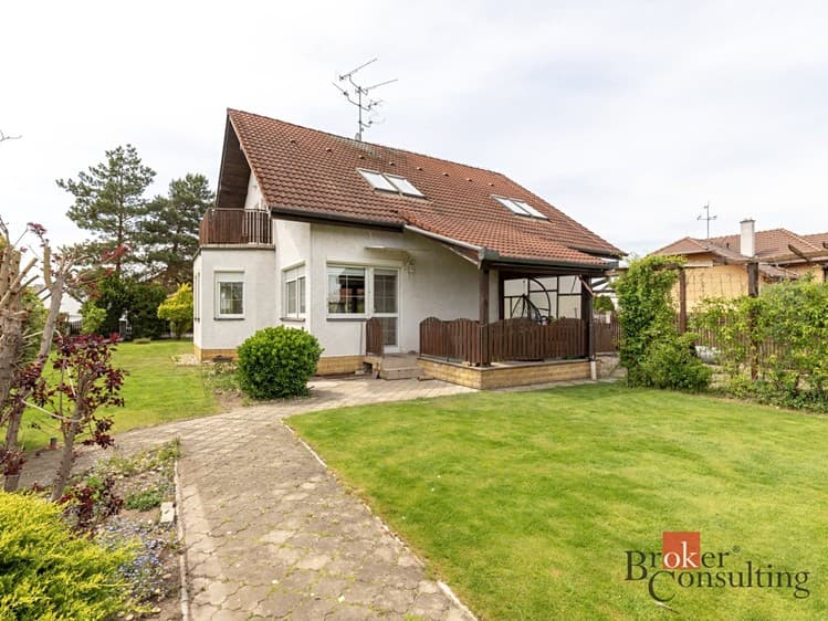 Prodej rodinného domu 209 m², pozemek 1 000 m²