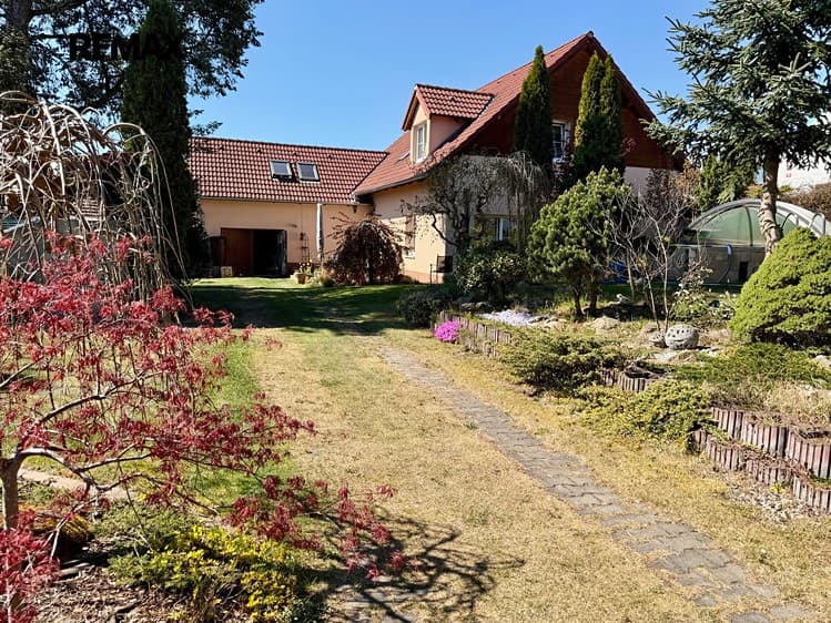Prodej rodinného domu 214 m², pozemek 611 m²