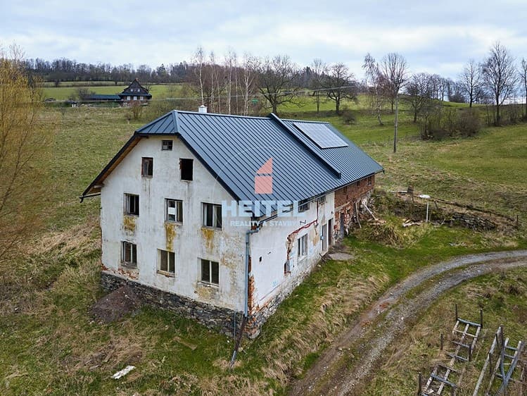 Prodej rodinného domu 300 m², pozemek 910 m²