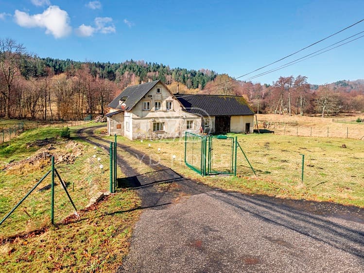 Prodej rodinného domu 250 m², pozemek 3 375 m²