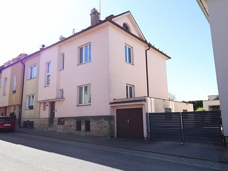 Prodej rodinného domu 220 m², pozemek 239 m²