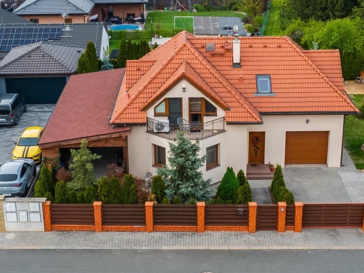 Prodej rodinného domu 303 m², pozemek 900 m²