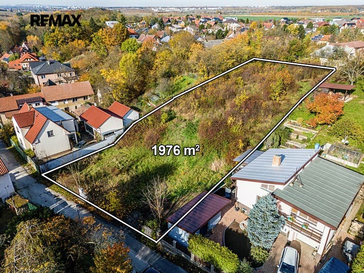 Prodej stavebního pozemku 1 976 m²