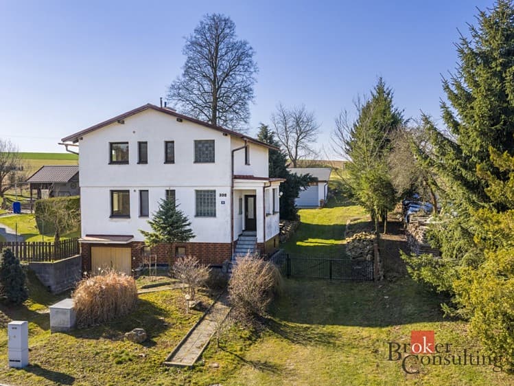 Prodej rodinného domu 265 m², pozemek 1 714 m²