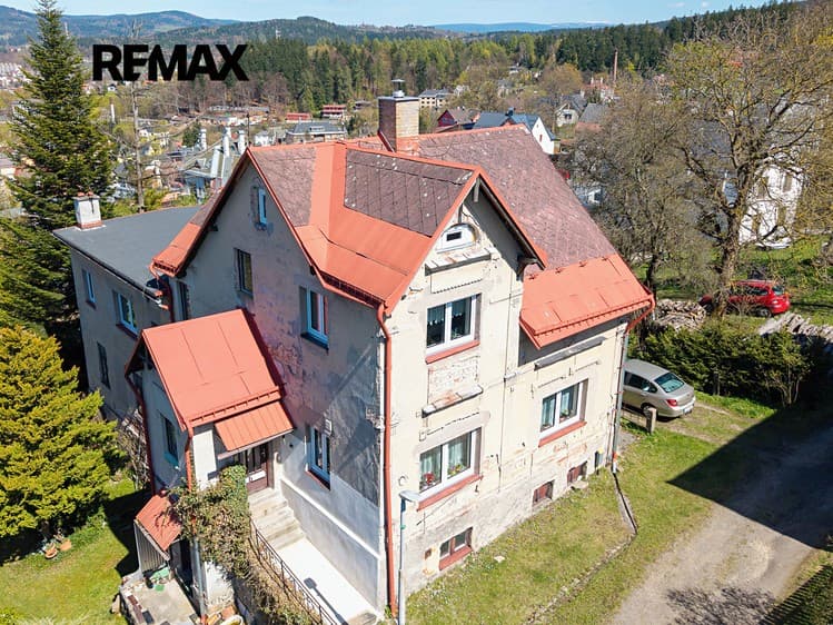 Prodej rodinného domu 550 m², pozemek 1 272 m²