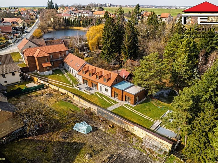 Prodej rodinného domu 561 m², pozemek 3 168 m²