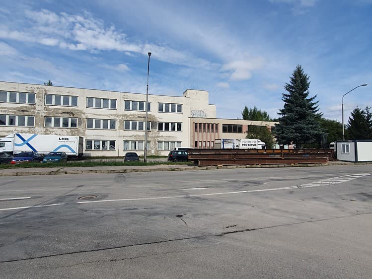 Prodej komerčního pozemku 6 493 m²