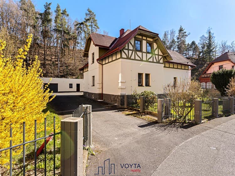 Prodej vily 341 m², pozemek 1 076 m²