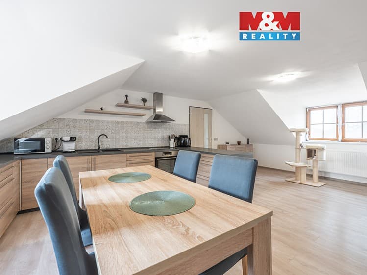 Prodej rodinného domu 240 m², pozemek 1 842 m²