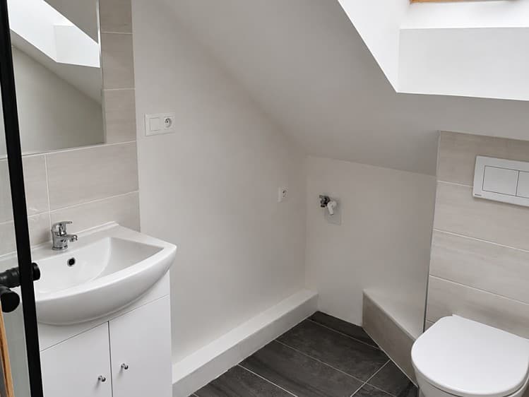 Pronájem bytu 1+kk 30 m² (Podkrovní)