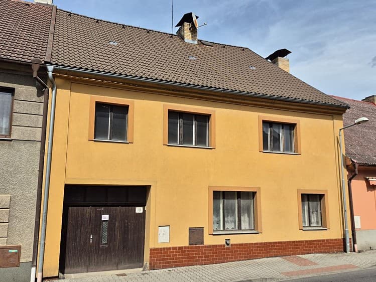 Prodej rodinného domu 240 m², pozemek 1 038 m²