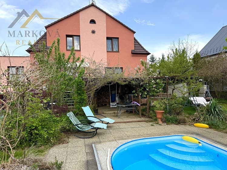 Prodej rodinného domu 234 m², pozemek 1 224 m²