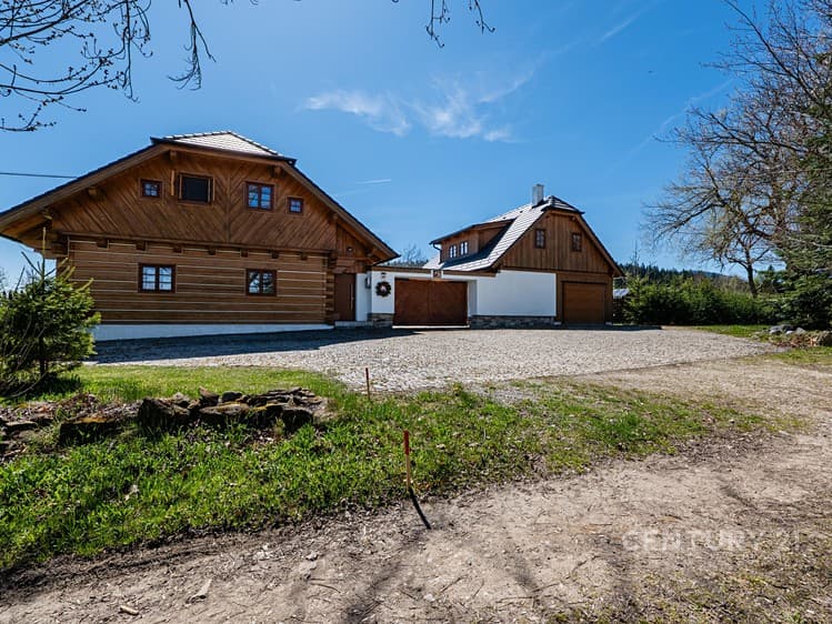 Prodej rodinného domu 256 m², pozemek 15 675 m²