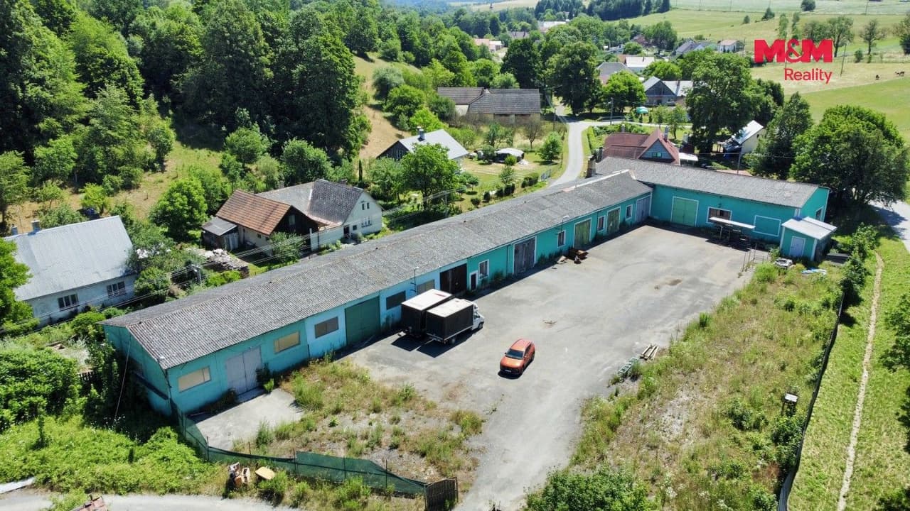 Prodej komerčního prostoru 1050 m²