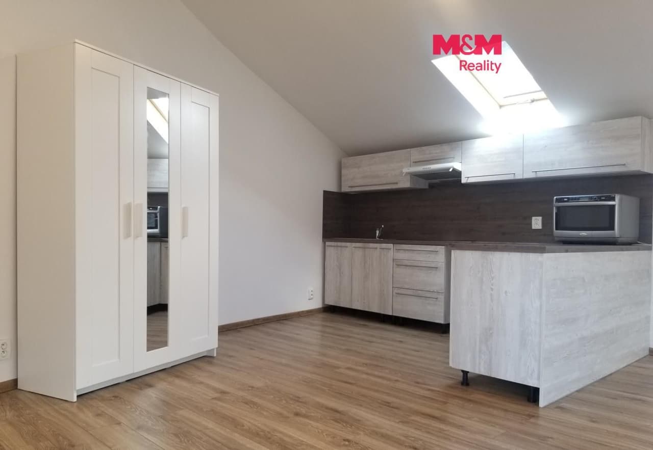 Pronájem bytu 1+kk 62 m²