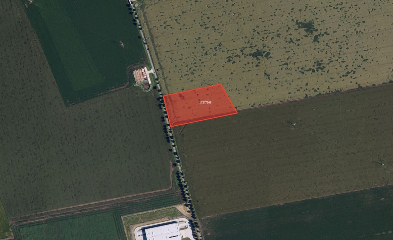 Prodej pozemku 8163 m²